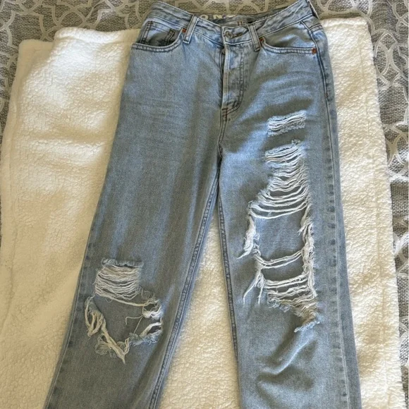 These jeans are in great condition. They didn’t fit me anymore after pregnancy. - Picture 3 of 10